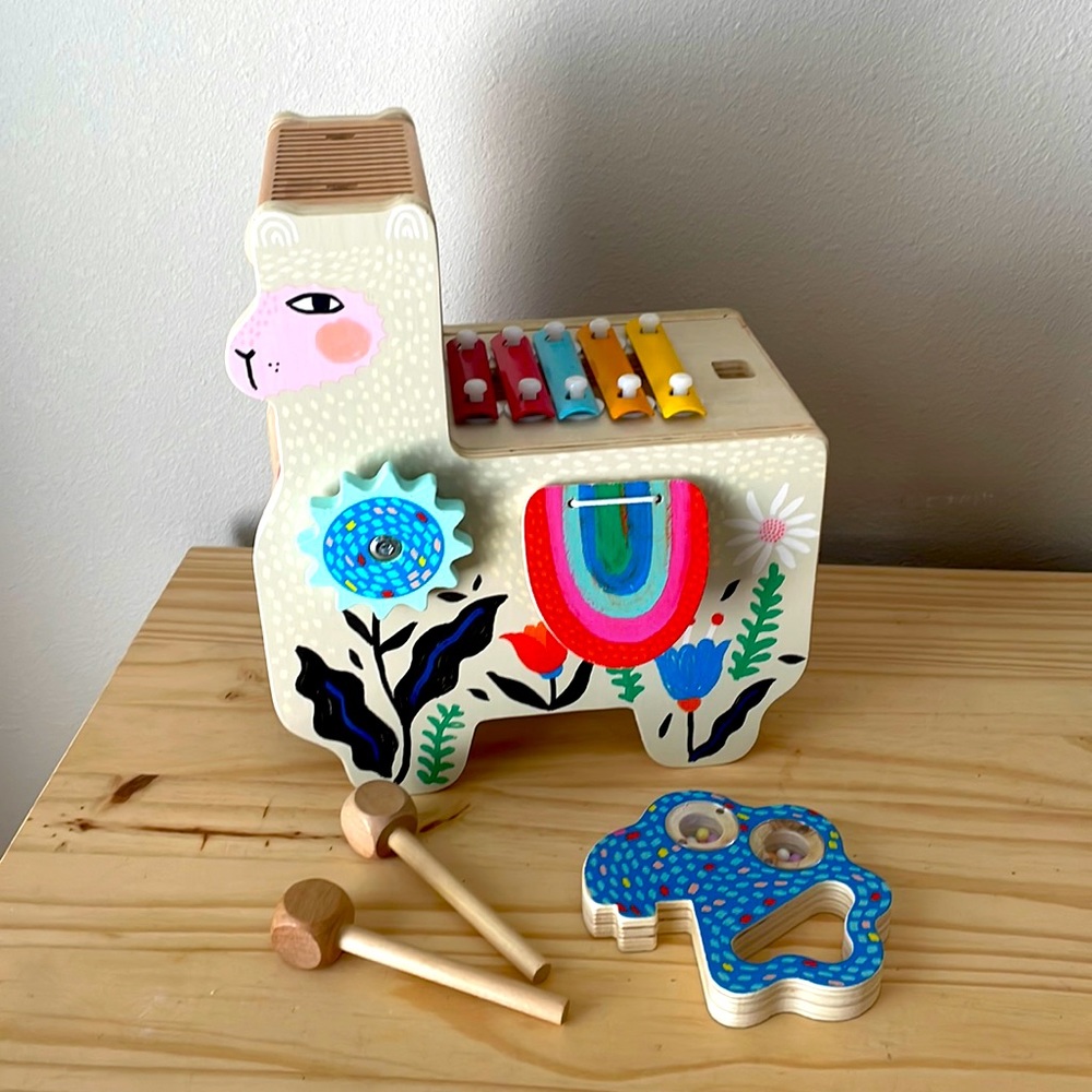 Like New Manhattan Toys Musical Llama